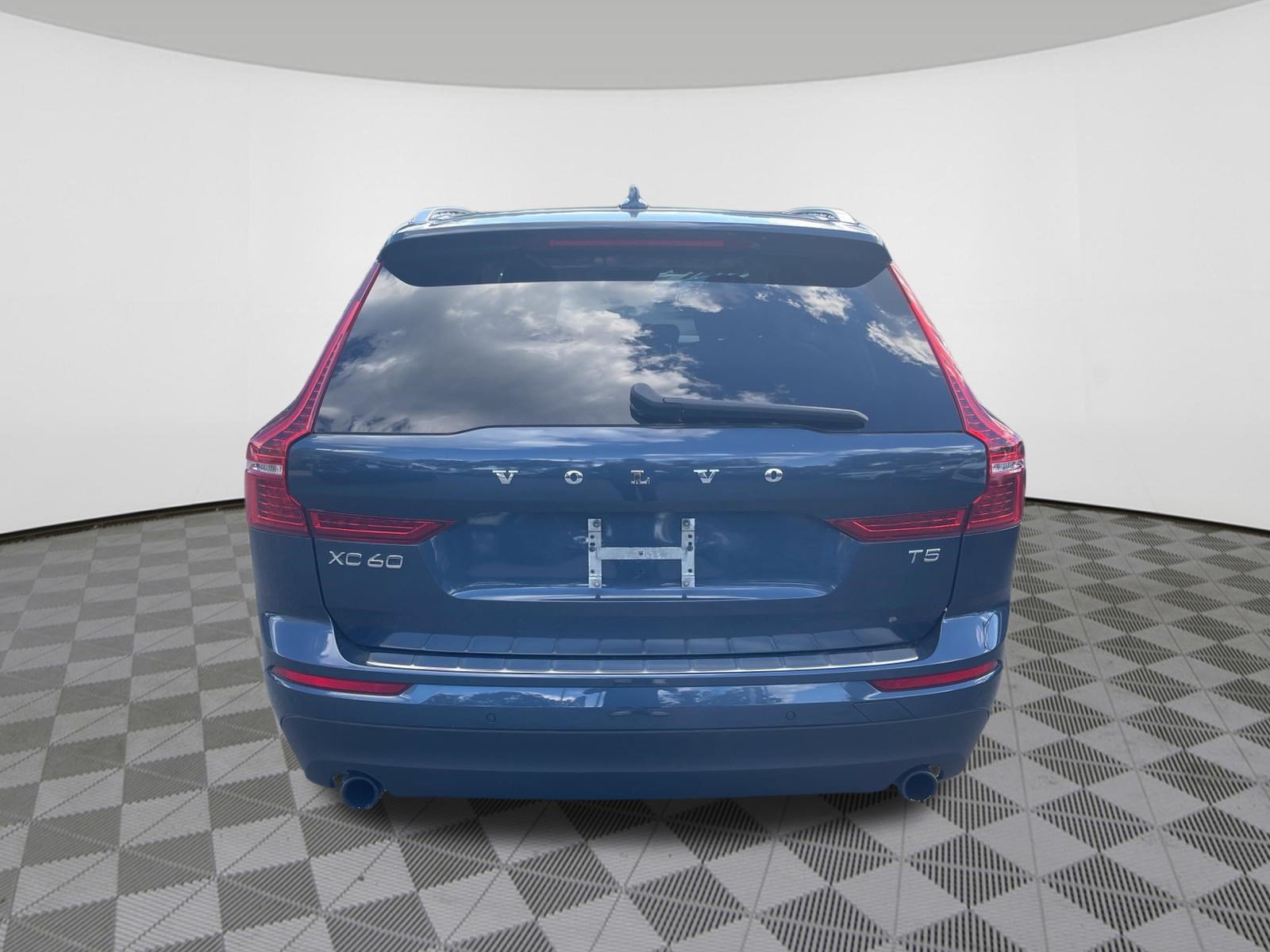 Used 2021 Volvo XC60 T5 Momentum w/ Advanced Package AWD/4WD image 6