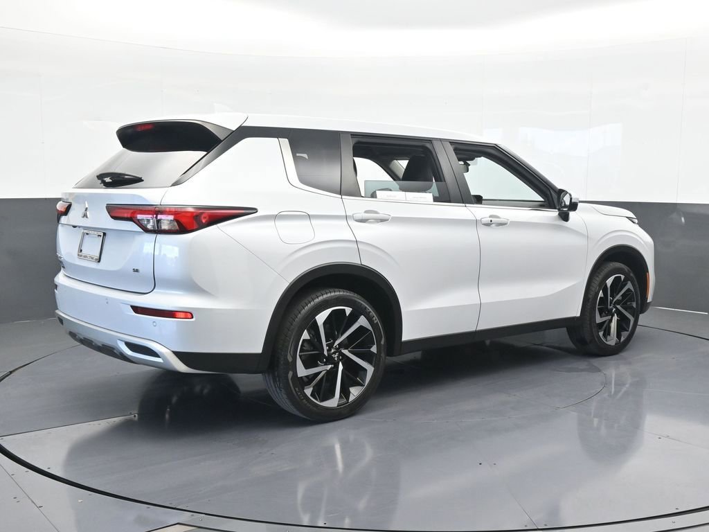 Used 2023 Mitsubishi Outlander SE image 6