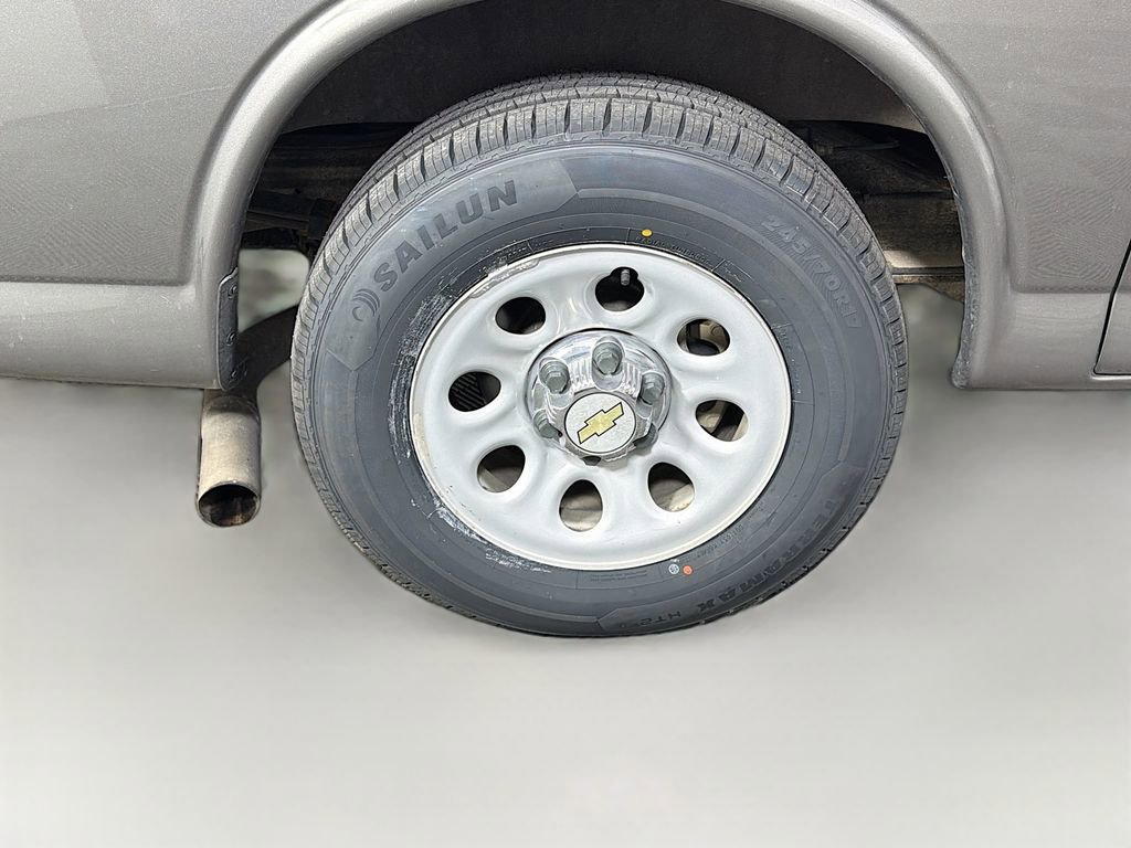 Used 2011 Chevrolet Express 1500 LT w/ LT Preferred Equipment Group AWD/4WD image 31