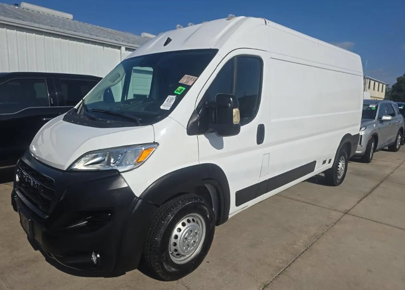 Used 2025 RAM ProMaster 2500 w/ Convenience Group FWD image 3