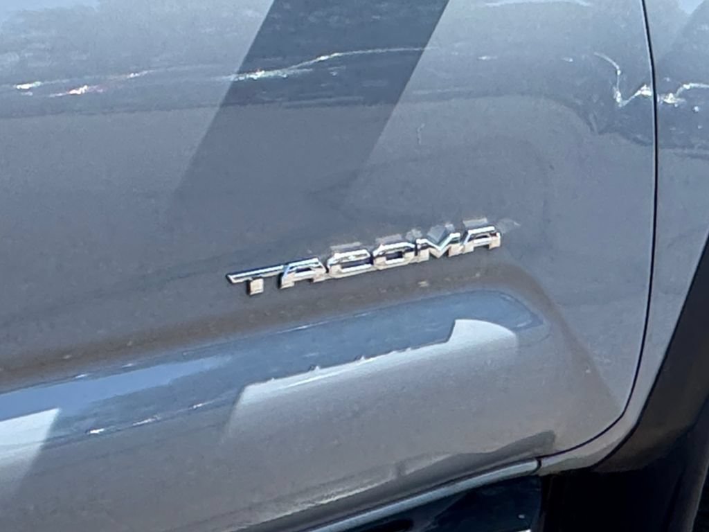 Used 2021 Toyota Tacoma TRD Sport AWD/4WD image 38