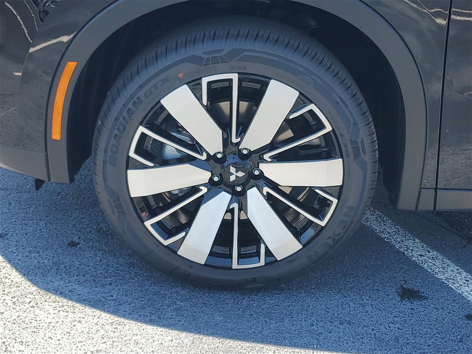 New 2025 Mitsubishi Outlander SE image 30