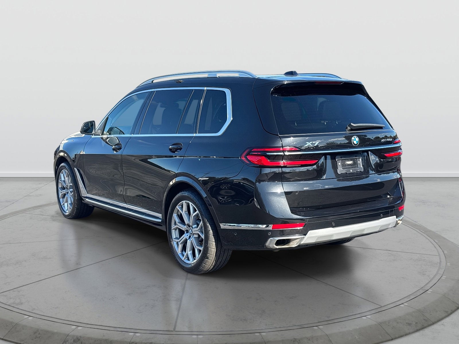 Used 2023 BMW X7 xDrive40i w/ Premium Package AWD/4WD image 3