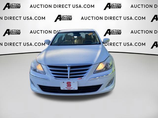 Used 2013 Hyundai Genesis 3.8 RWD image 3