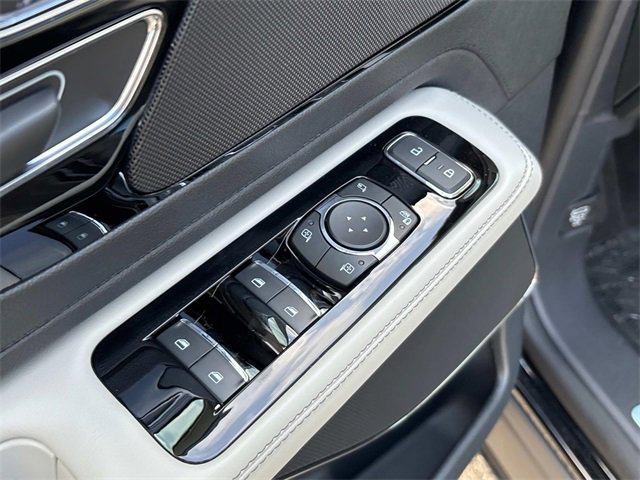 New 2025 Lincoln Aviator AWD w/ Jet Appearance Package image 24