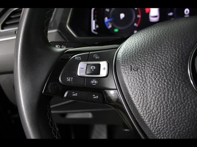 Used 2021 Volkswagen Tiguan SEL AWD/4WD image 23