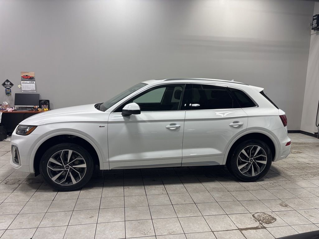 Used 2023 Audi Q5 2.0T Premium w/ Convenience Package image 4