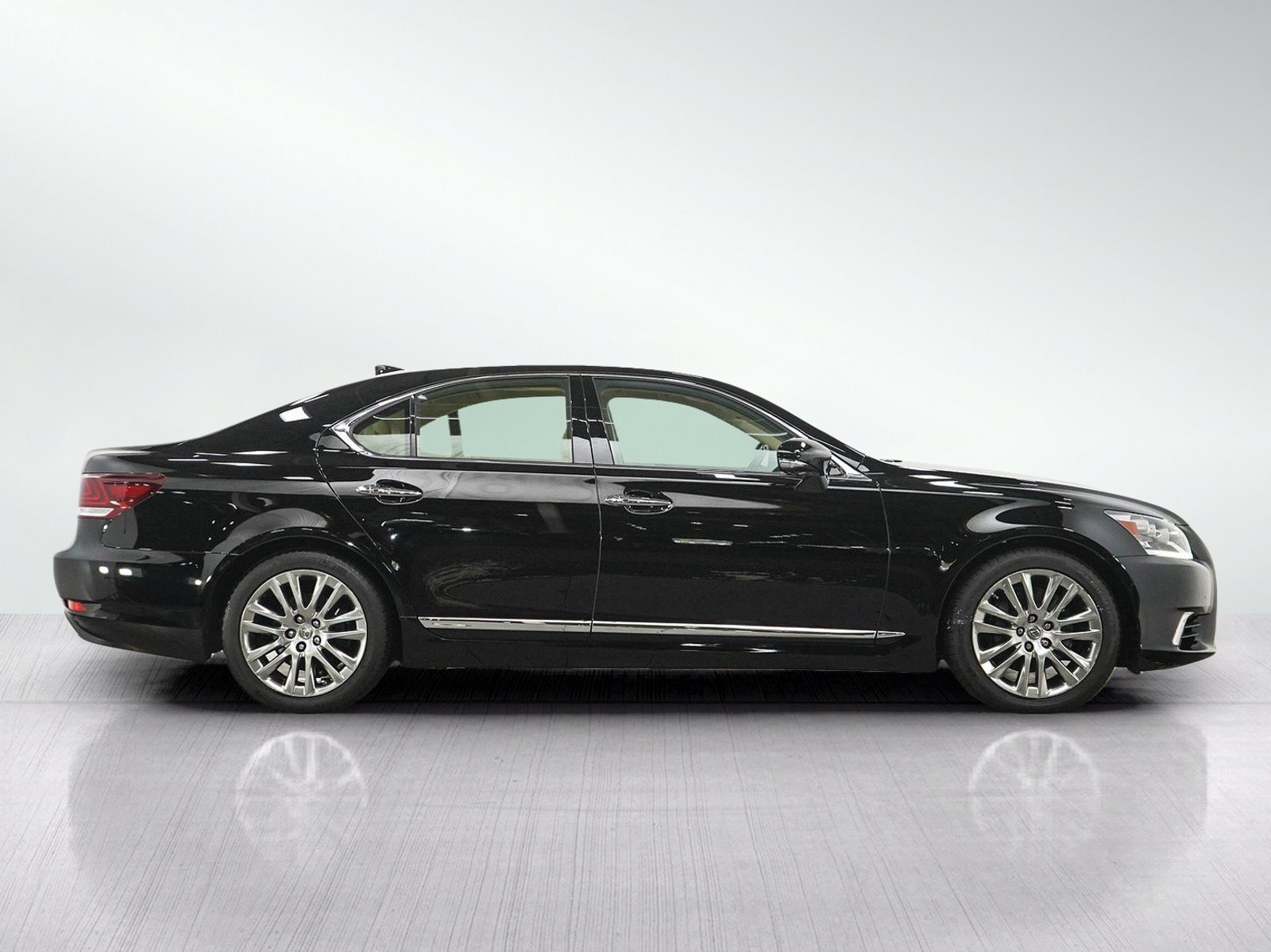 Used 2015 Lexus LS 460 w/ Comfort Package RWD image 6