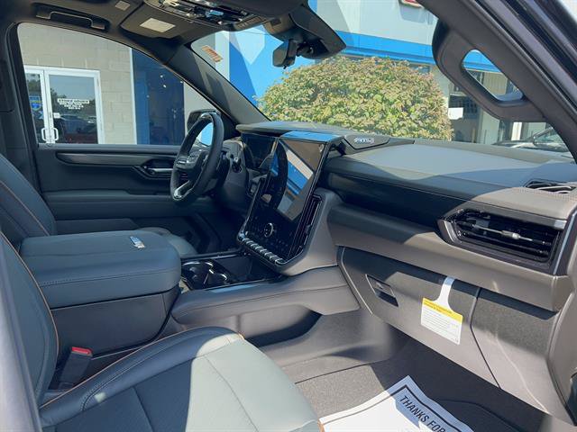 New 2026 GMC Yukon AT4 w/ AT4 Premium Plus Package AWD/4WD image 13