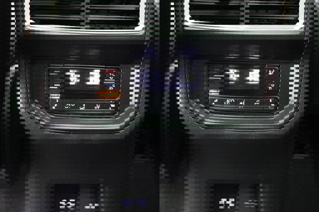 Used 2025 Volkswagen Atlas SEL image 13