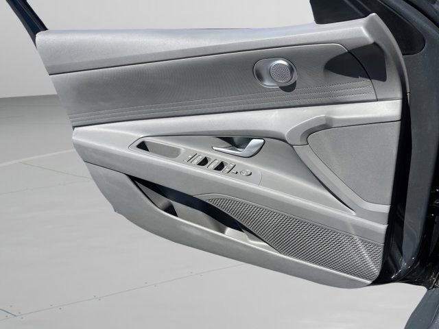 Used 2023 Hyundai Elantra SEL FWD image 18
