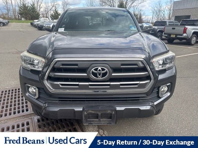 Used 2016 Toyota Tacoma Limited w/ Towing Package image 18