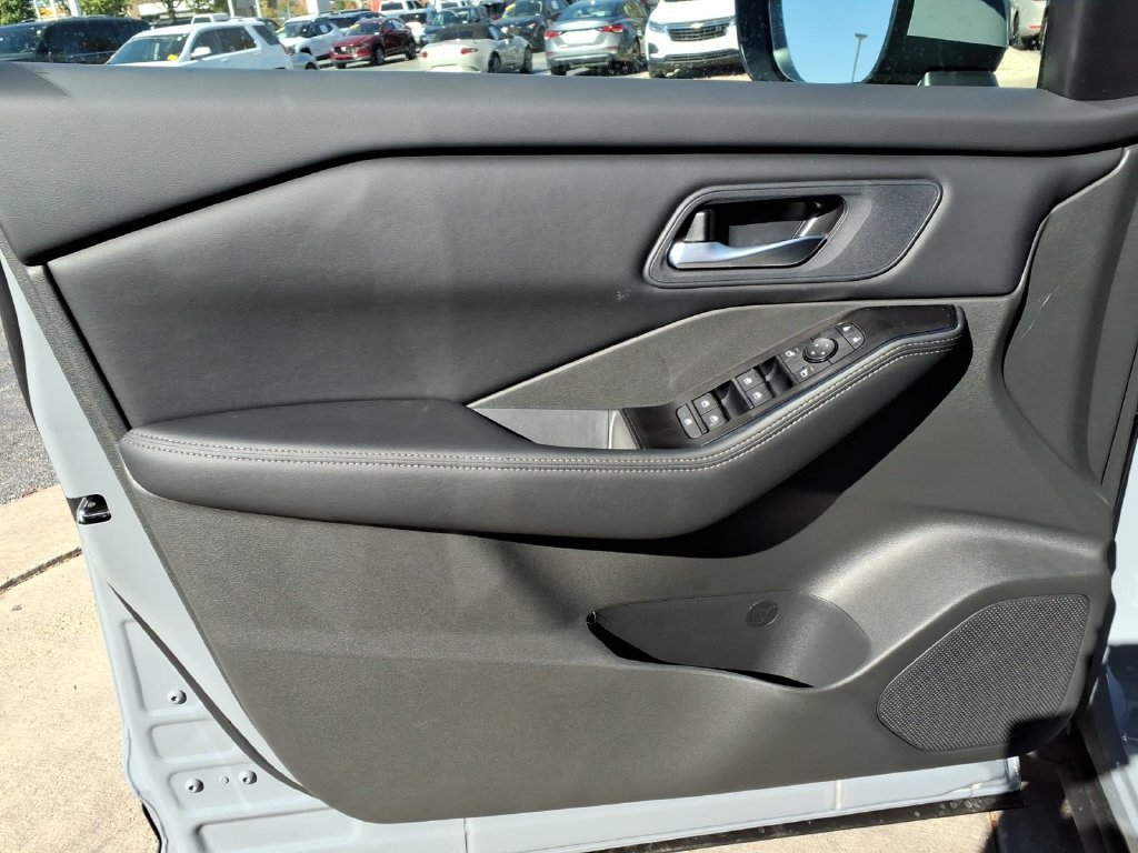 New 2027 Nissan Rogue SV w/ Cold Weather Package AWD/4WD image 13