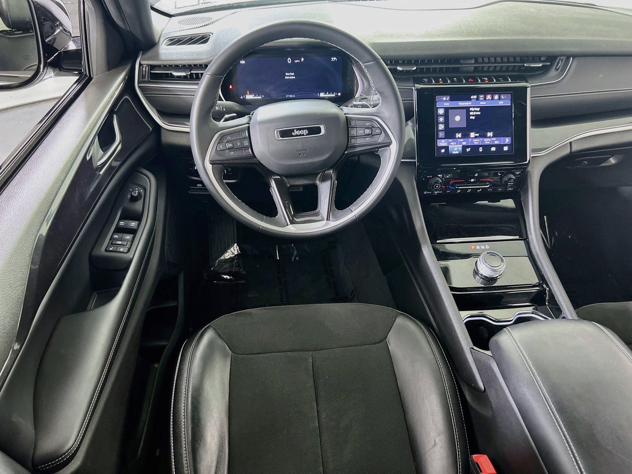 Used 2023 Jeep Grand Cherokee Altitude image 21