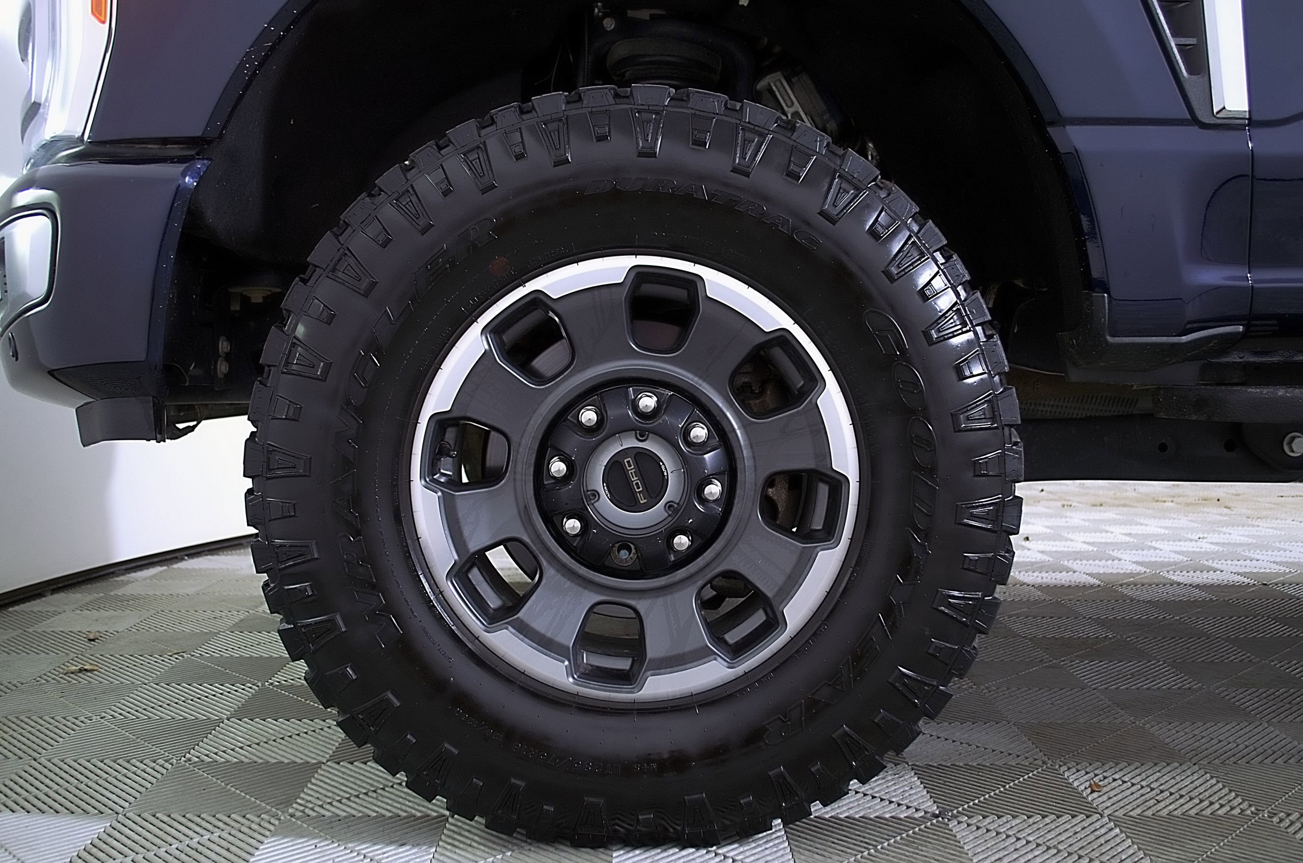 Used 2023 Ford F350 Platinum w/ Tremor Off-Road Package AWD/4WD image 4