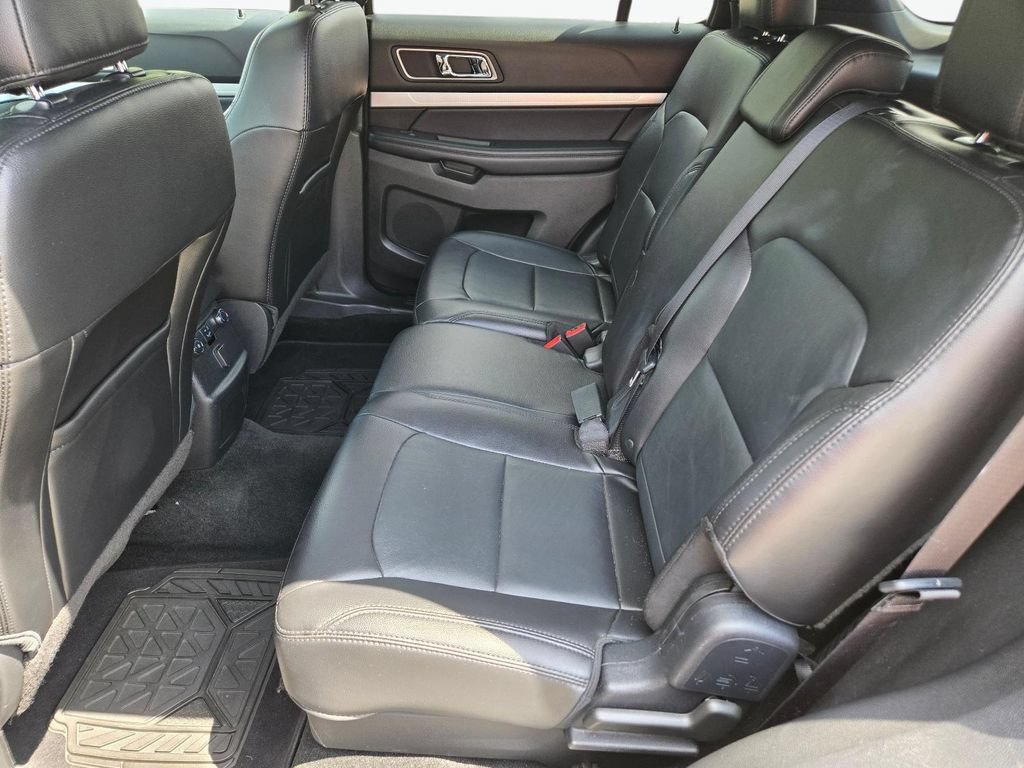 Used 2017 Ford Explorer XLT w/ Equipment Group 202A FWD image 15