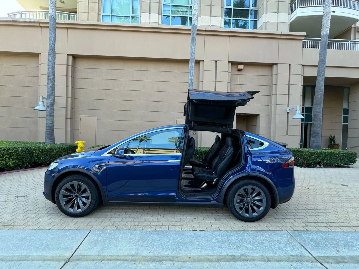 Used 2018 Tesla Model X 75D image 8