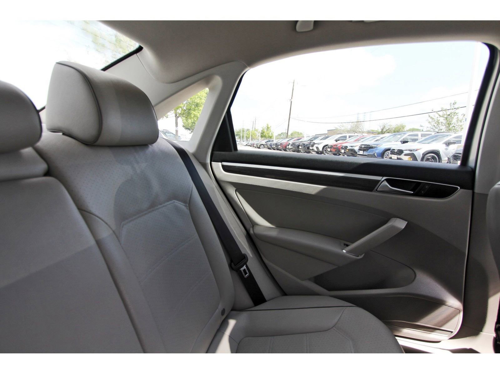 Used 2017 Volkswagen Passat 1.8T SE image 12