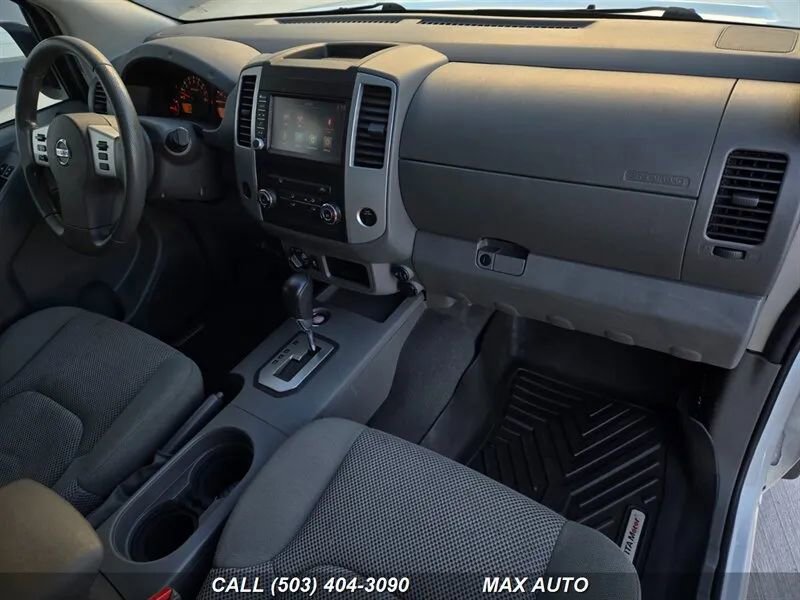 Used 2020 Nissan Frontier SV image 2