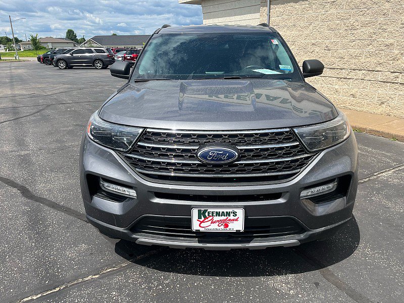 Used 2022 Ford Explorer XLT AWD/4WD image 3