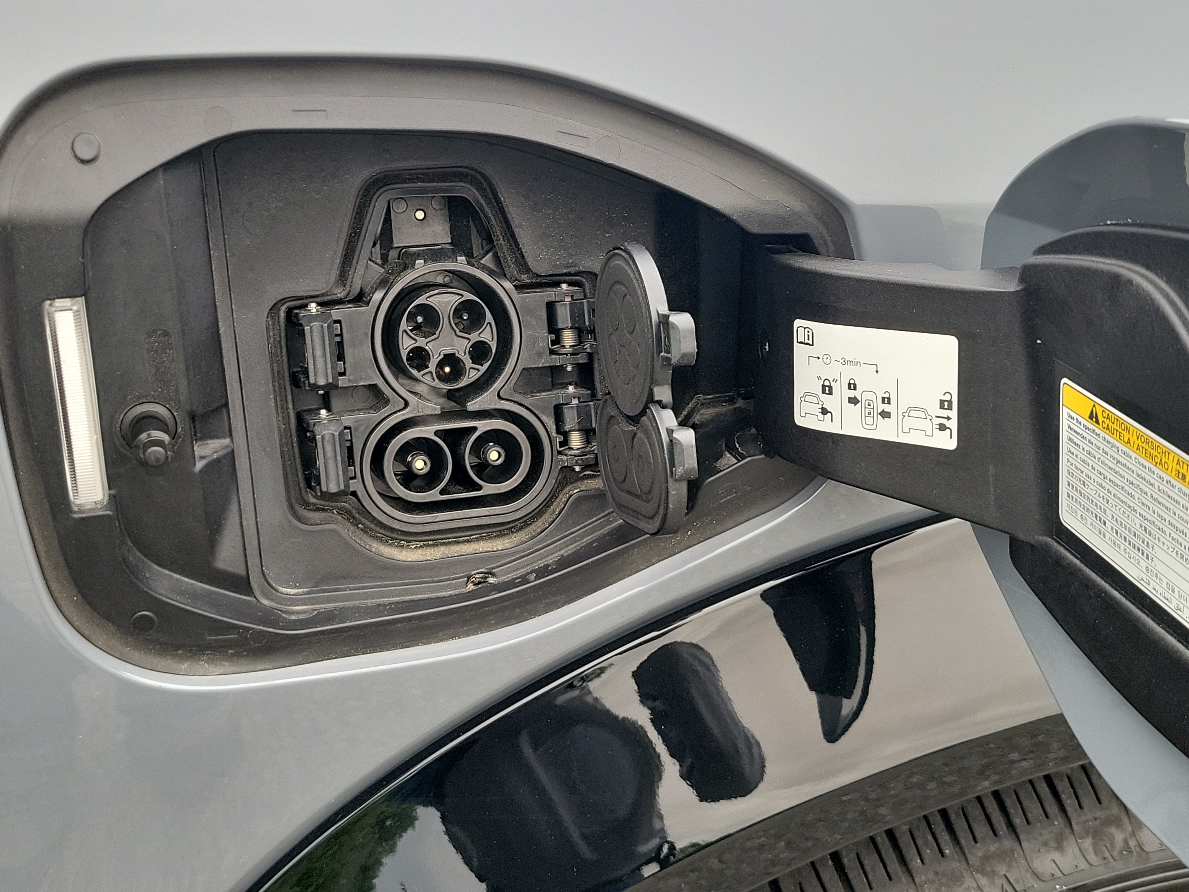Used 2025 Nissan Ariya AWD image 30