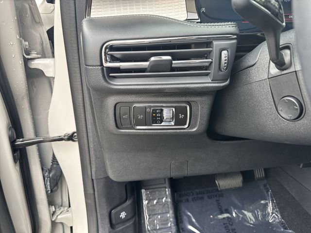 Used 2023 Lincoln Corsair AWD w/ Equipment Group 101A image 25