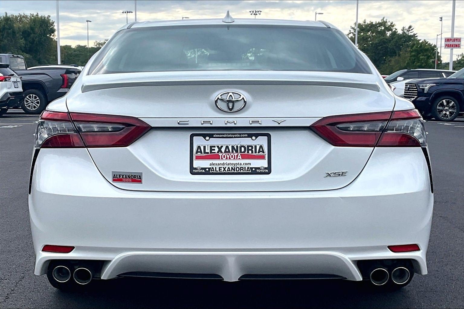 Used 2023 Toyota Camry XSE FWD image 4