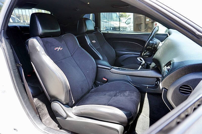 Used 2015 Dodge Challenger R/T Scat Pack w/ Scat Pack Appearance Package RWD image 13