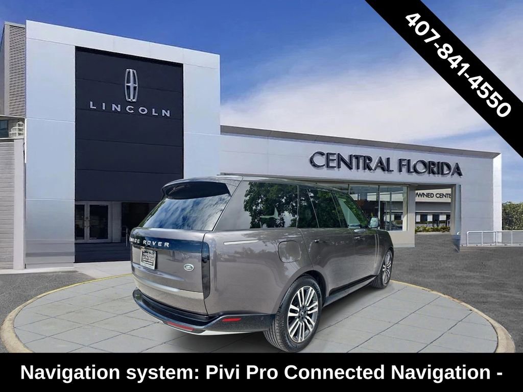 Used 2023 Land Rover Range Rover SE image 2
