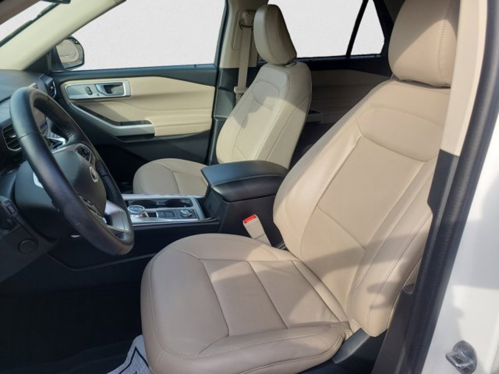 Used 2022 Ford Explorer Limited w/ Equipment Group 301A AWD/4WD image 11