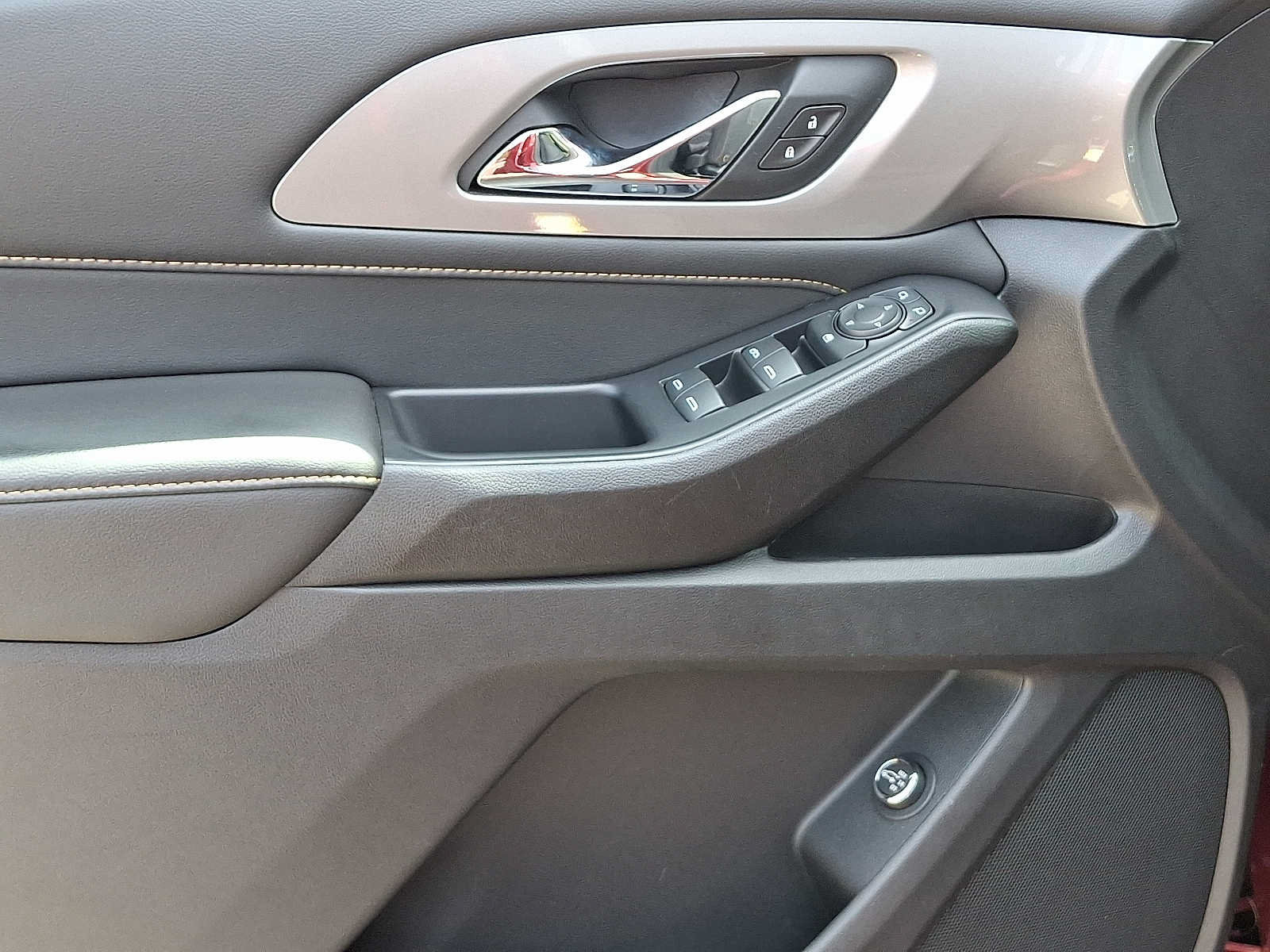 Used 2021 Chevrolet Traverse LT FWD image 12