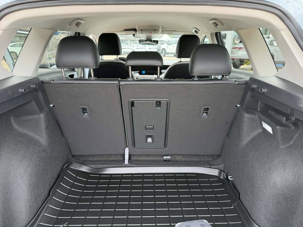 New 2026 Volkswagen Taos SE FWD image 12