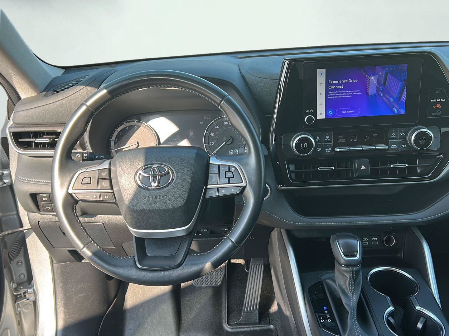 Used 2024 Toyota Highlander LE AWD/4WD image 7