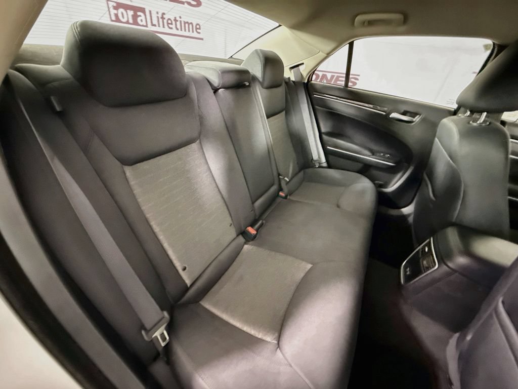 Used 2023 Chrysler 300 Touring w/ Sport Appearance Package RWD image 28