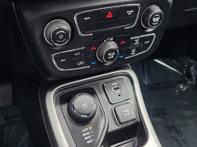 Used 2020 Jeep Compass High Altitude AWD/4WD image 40