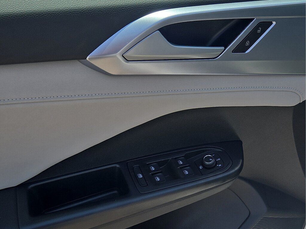 New 2026 Volkswagen Taos SE FWD image 17