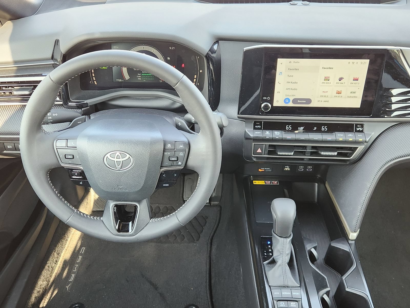 Used 2025 Toyota Camry SE w/ Convenience Package FWD image 31