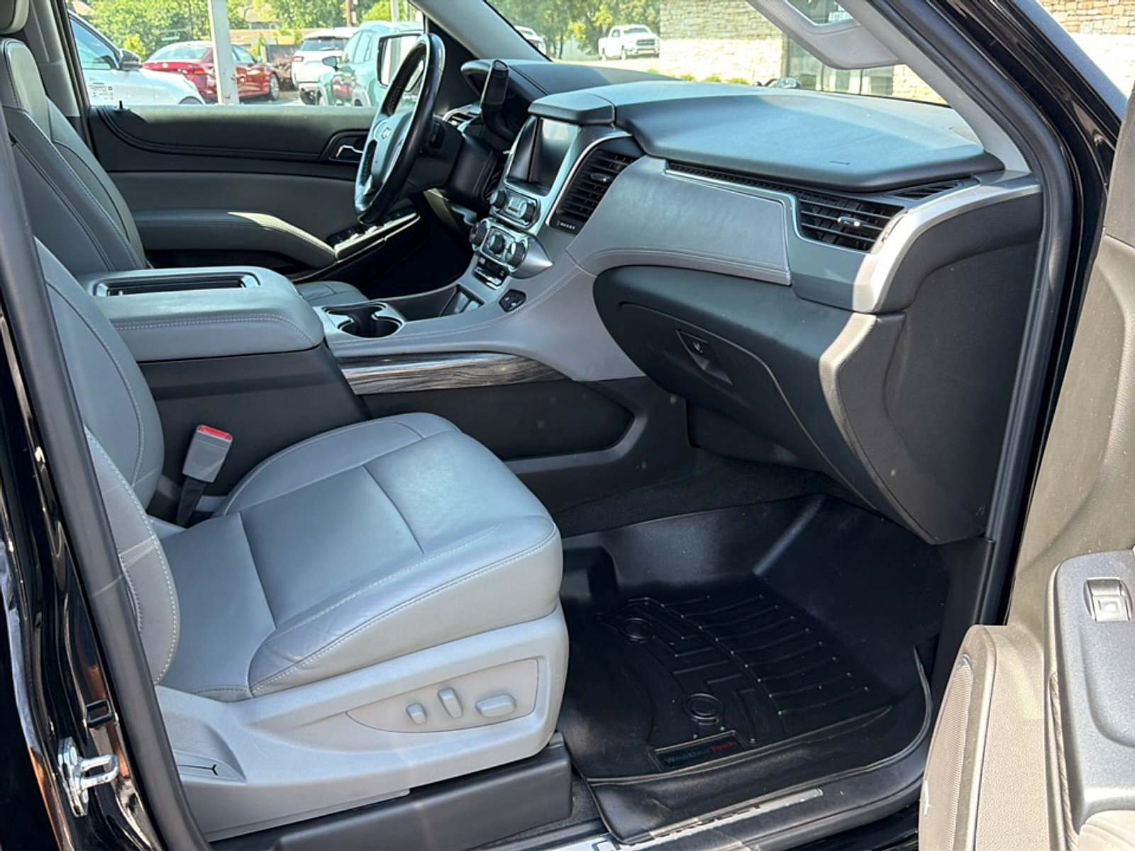Used 2018 Chevrolet Tahoe LT w/ Luxury Package AWD/4WD image 10