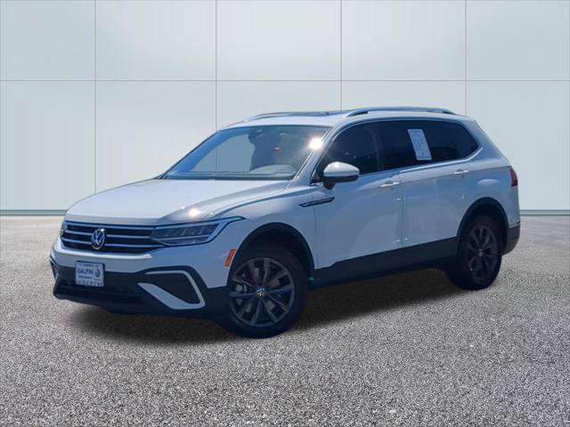 Certified 2022 Volkswagen Tiguan SE w/ Panoramic Sunroof Package FWD image 1