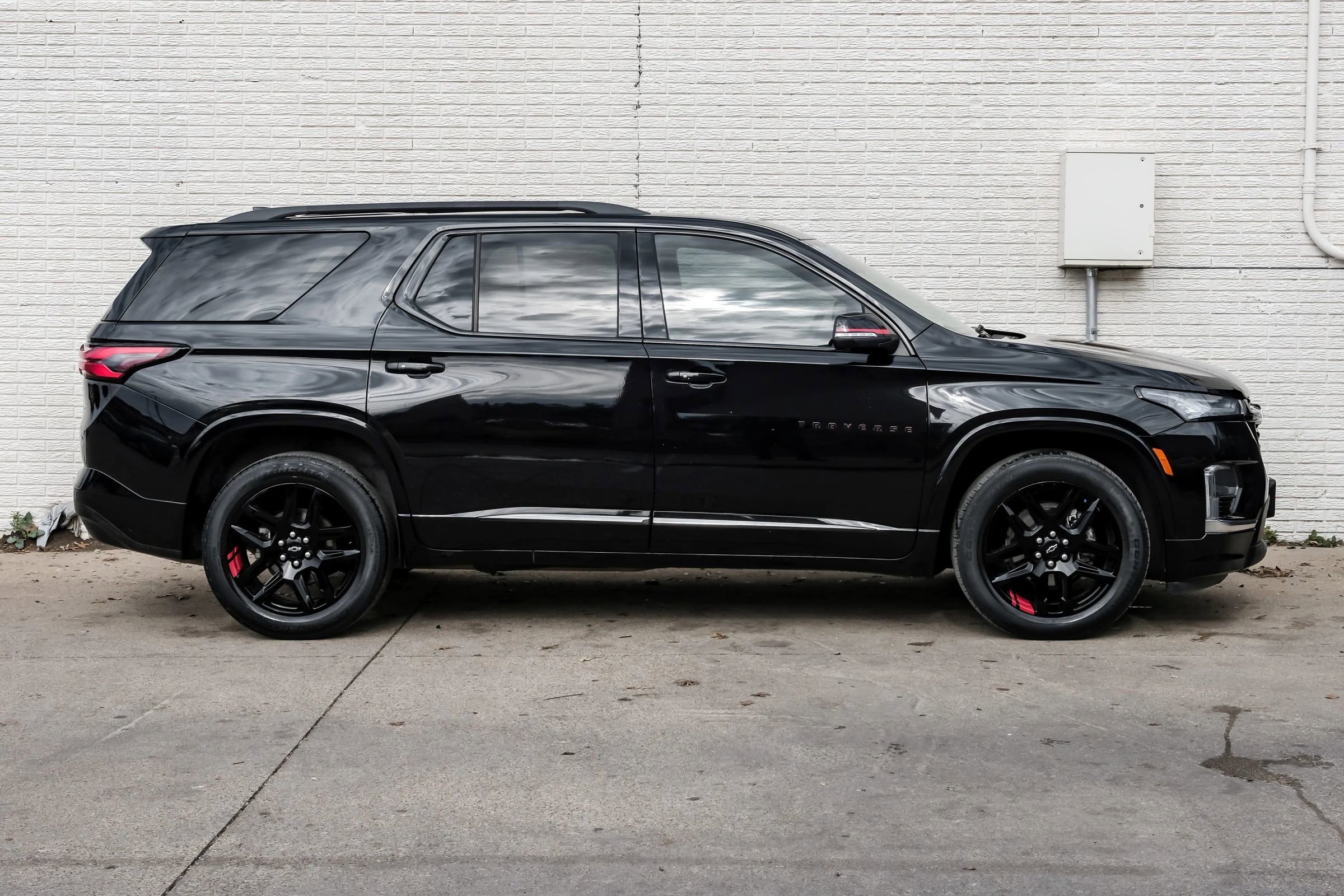 Used 2022 Chevrolet Traverse Premier w/ Redline Edition FWD image 7