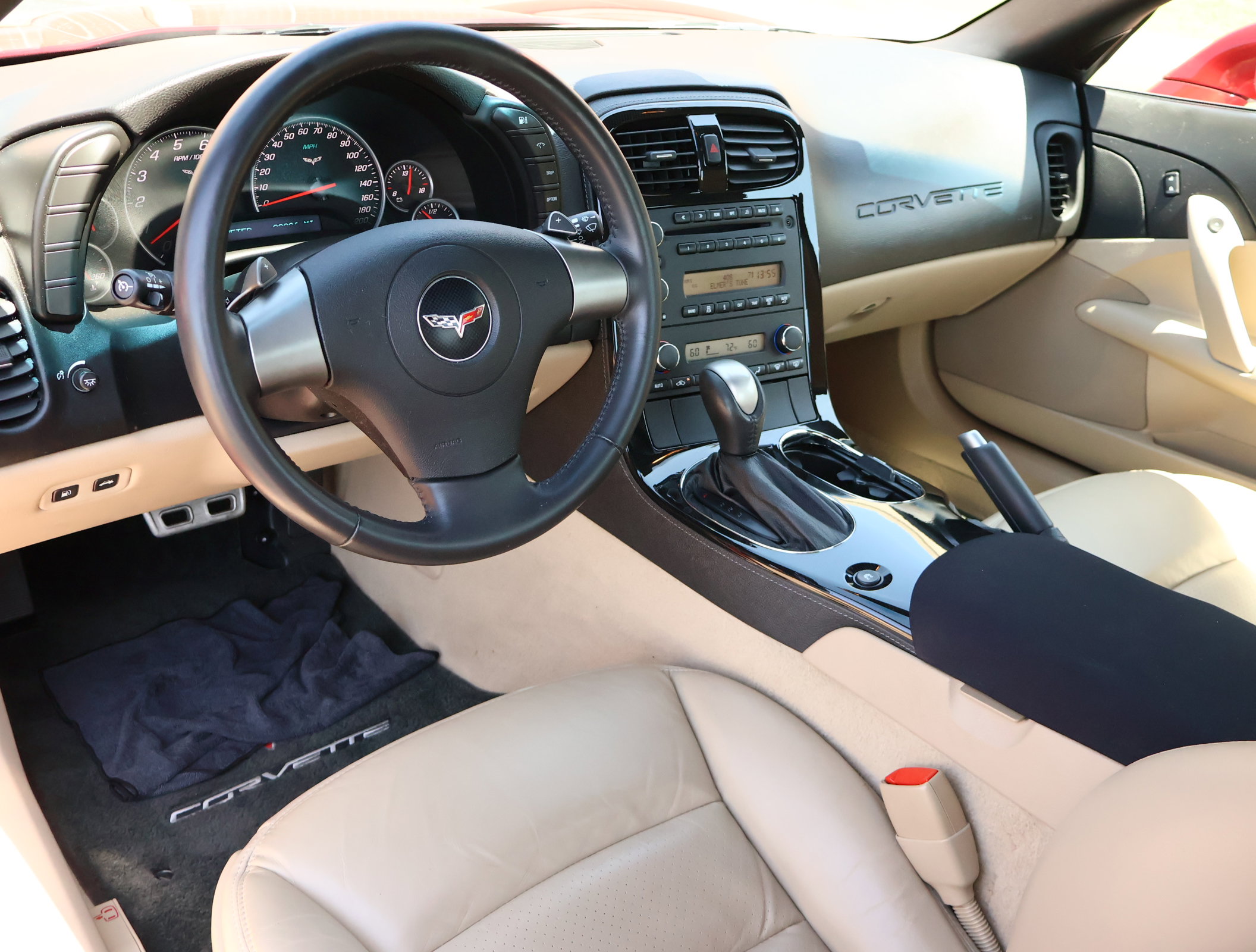 Used 2008 Chevrolet Corvette Coupe w/ Z51 Performance Package RWD image 2