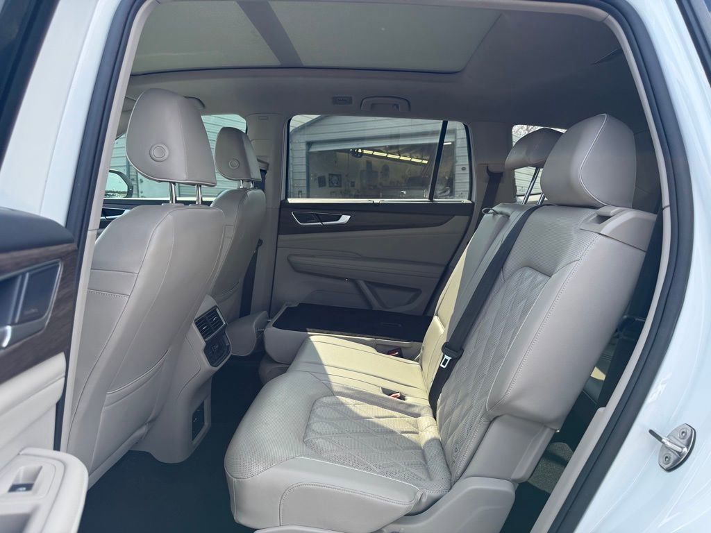 Used 2024 Volkswagen Atlas SEL Premium R-Line image 15