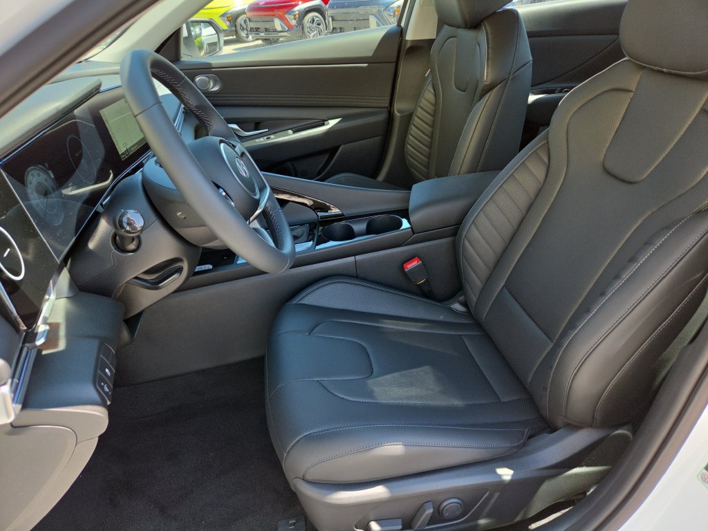 New 2026 Hyundai Elantra Limited FWD image 11