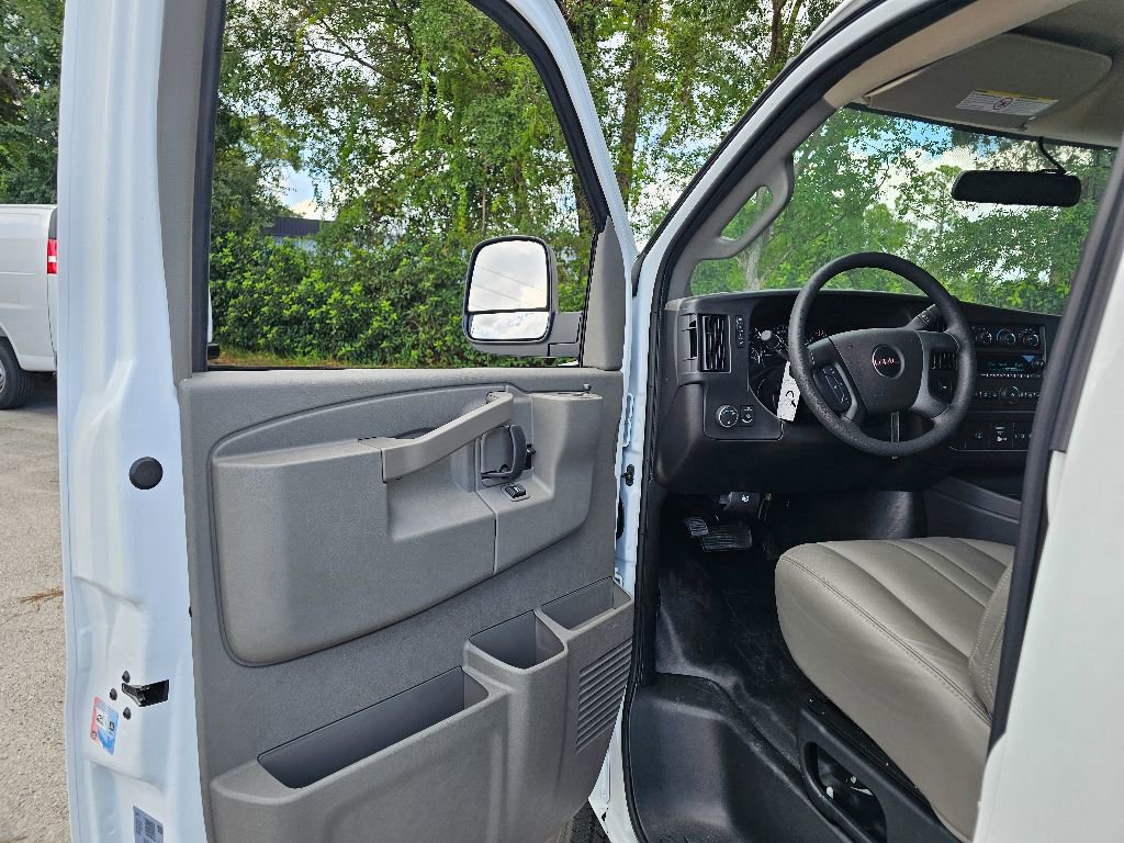 New 2025 GMC Savana 2500 w/ Driver Convenience Package RWD image 26