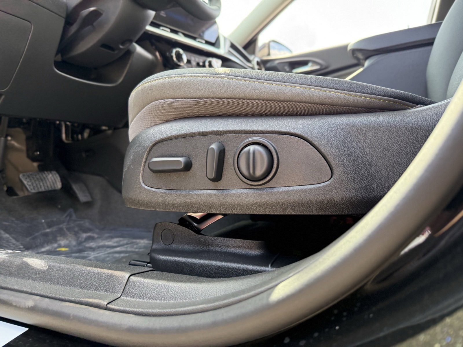 New 2026 Chevrolet Trax ACTIV w/ Sunroof Package image 26