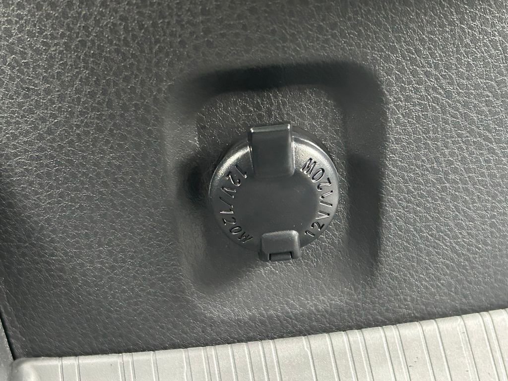 Used 2026 Toyota Sienna Limited image 39