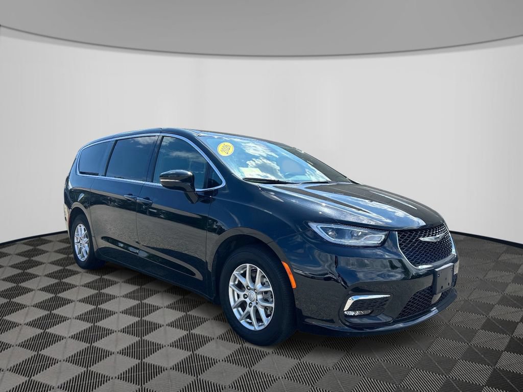Used 2026 Chrysler Pacifica Select FWD image 7