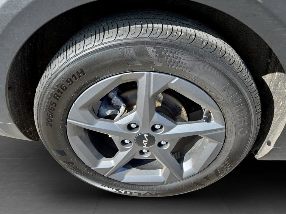Used 2025 Kia K4 LXS FWD image 33