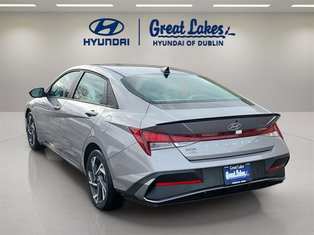 Used 2025 Hyundai Elantra Sport image 3