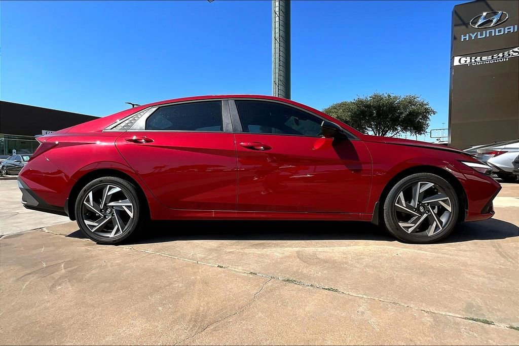 New 2025 Hyundai Elantra SEL image 16